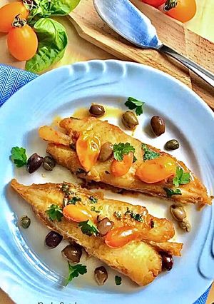 Foto di Rana pescatrice (o coda di rospo) con capperi, acciughe e datterini