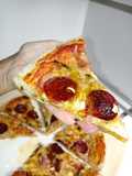 Pizza casera esponjosa de peperoni