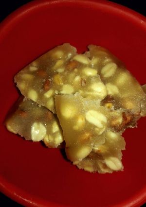 मूंगफली चिक्की (Peanut chikki recipe in hindi) रेसिपी मुख्य फोटो