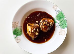 Hình của món Hột vịt lộn xào me.