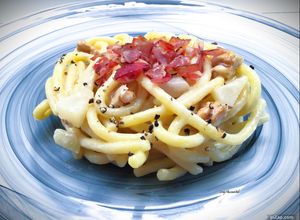Foto di Bigoli con crema di gorgonzola, noci e speck croccante