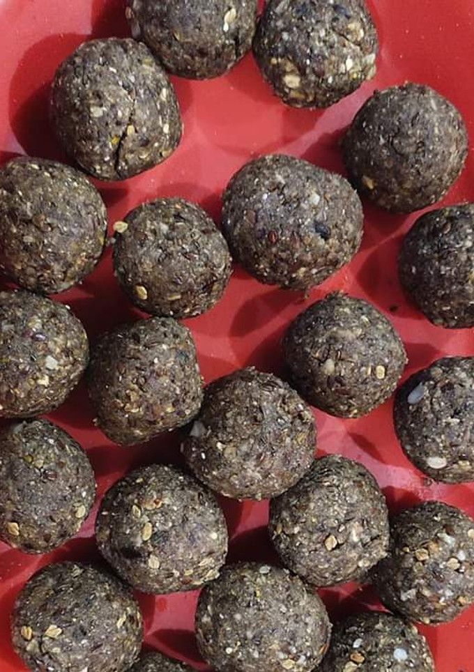 A picture of Oats and Dates Laddu.