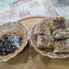 Rice paper parcel with soy sauce dip A picture of Rice paper parcel with soy sauce dip.