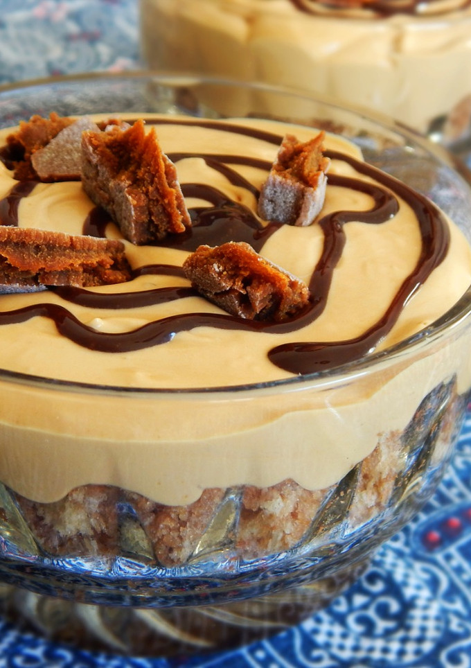 Una foto de Postre con mousse de dulce de leche, chocolate y vauquita