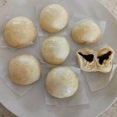 A picture of White Bun with Chocolate (Bapao Coklat) *Vegan.