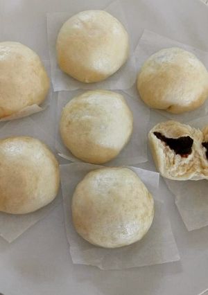 A picture of White Bun with Chocolate (Bapao Coklat) *Vegan.