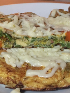 Una foto de Tortilla de bimi con jamón