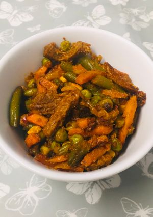 A picture of Mix veg with meat #eattherainbow.