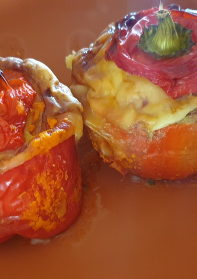 Una foto de Pimientos rojos rellenos de carne molida 🍎