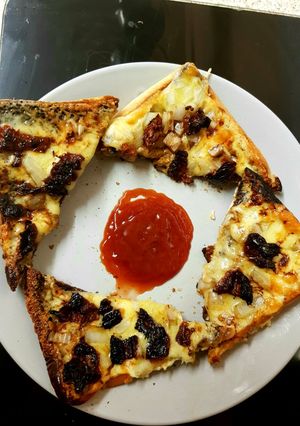 A picture of My New style Of Cheese on toast with Sun dried Tomatoes. 😁.