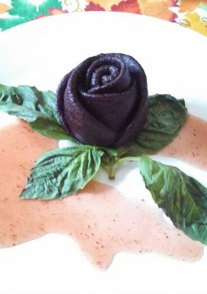 A picture of Purple Rose buns.