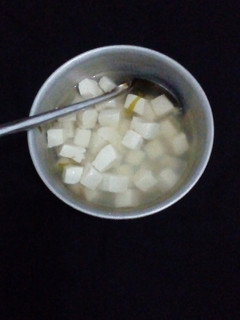 A picture of Simple tofu soup.