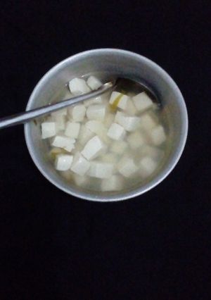 A picture of Simple tofu soup.