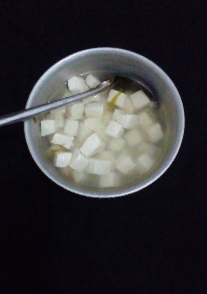 A picture of Simple tofu soup.