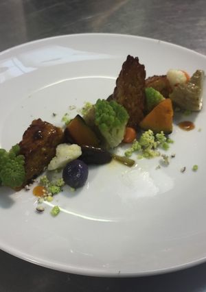 Foto di Giardino d’autunno (Tempeh in salsa teriyaky con verdure di stagione)