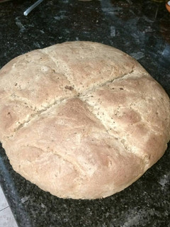 Una foto de Pan de cebolla tierna y ajos secos