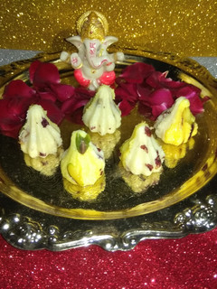 રસમલાઈ મોદક (Rasmalai Modak Recipe In Gujarati) રેસીપી મુખ્ય ફોટો