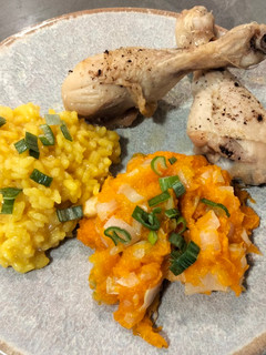 Una foto de Pollo con calabaza al horno