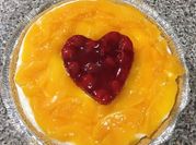 Una foto de postre de cerezas sin horno