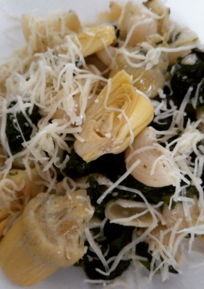 Una foto de Salteado de pasta con espinacas