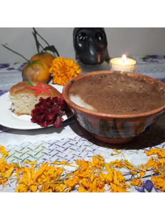 Una foto de CHOCOLATE-ATOLE (Atole Blanco con Espuma de Chocolate)