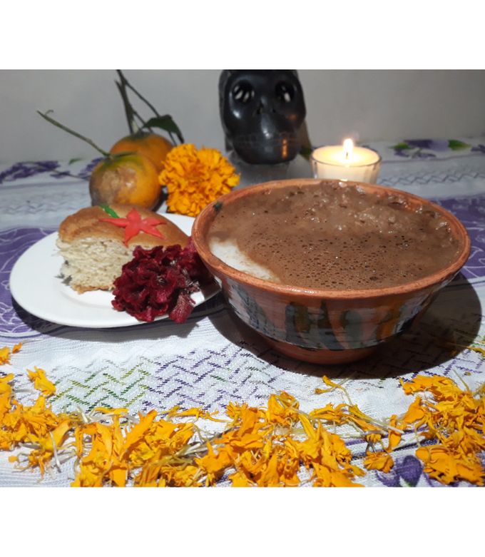 Una foto de CHOCOLATE-ATOLE (Atole Blanco con Espuma de Chocolate)