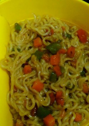 ভেজিটেবিল ম্যাগি(vegetable maggi recipe in Bengali) রেসিপির প্রধান ছবি