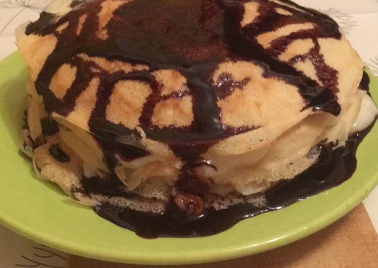 Mákos-fehércsokipudingos palacsintatorta