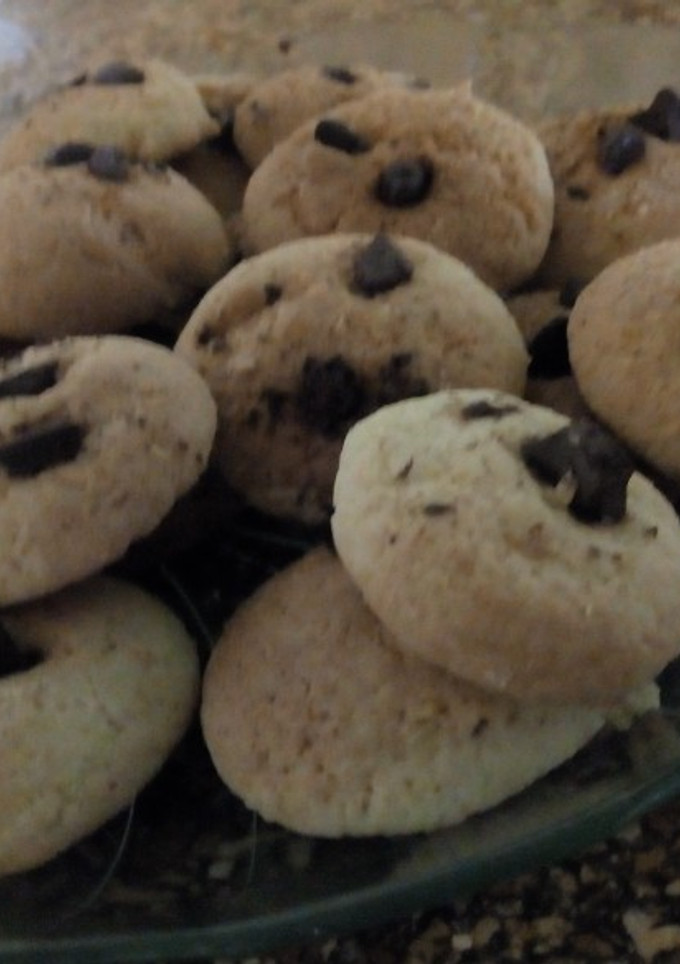 Una foto de Cookies o galletitas con chips de chocolate🍪