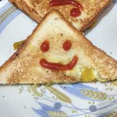 A picture of Cheese capsicum sandwich.