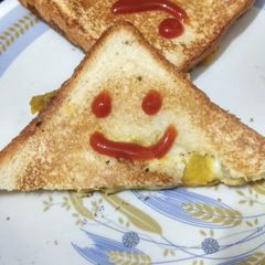 A picture of Cheese capsicum sandwich.