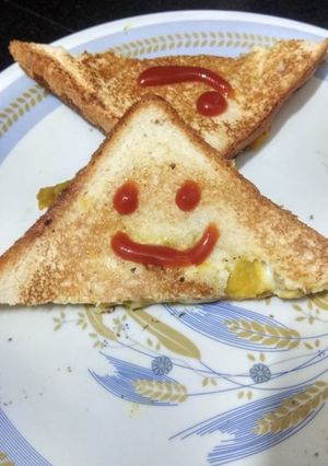 A picture of Cheese capsicum sandwich.