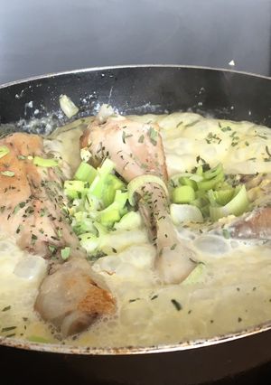 Una foto de Pollo en crema de maíz