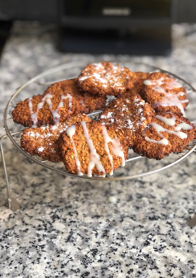 Una foto de Galletas de plátano y vainilla hechas con copos de avena🍌