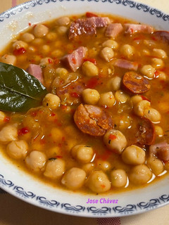 Una foto de Garbanzos ricos ricos 😋😋