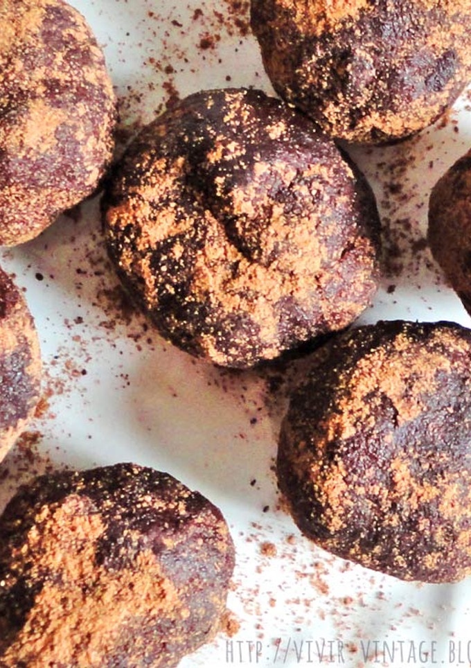 Una foto de Trufas de chocolate sin azúcar, sin lactosa, veganas, naturales, fáciles de preparar y riquísimas!! En serio... SON RIQUÍSIMAS!!