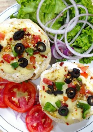 A picture of Pizza burger.