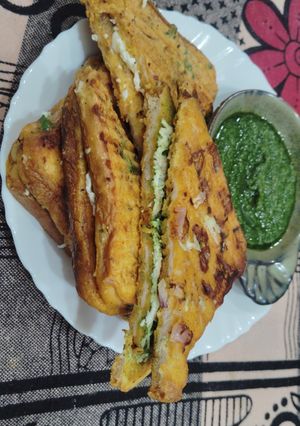 A picture of Paneer Besan Toast.