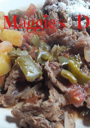 Una foto de Bistec con papas y nopales