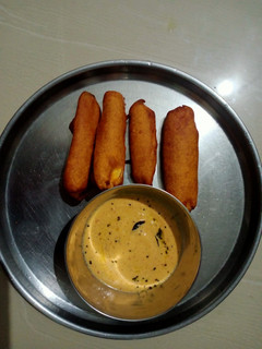 வாழைக்காய் பஜ்ஜி (Vaazhaikai bajji recipe in tamil) செய்முறை முக்கிய புகைப்படம்