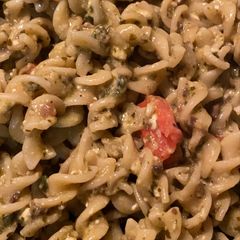 A picture of Vegan Creamy Feta Pesto Pasta 𝓥 (𝙿𝚕𝚊𝚗𝚝 𝙱𝚊𝚜𝚎𝚍 𝙼𝚊𝚖𝚊𝚜🌿).