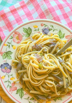 Foto di Pasta con cipolle di Tropea e sedano