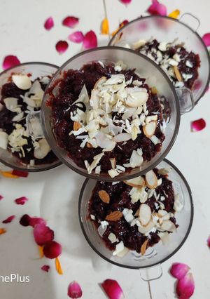 બીટ નો હલવો (beet root halwo recipe in Gujarati) રેસીપી મુખ્ય ફોટો