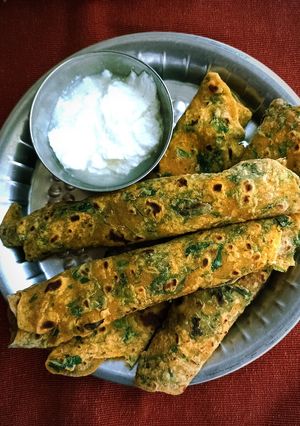 मेथीचे मिश्र पिठाचे पराठे (methiche mix pithache parathe recipe in marathi) रेसिपी चे मुख्य फोटो 