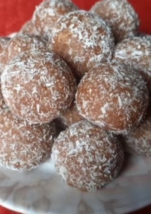 A picture of Biscuit Ladoos.
