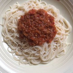 A picture of Spaghetti with leftover stew.