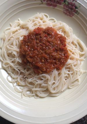 A picture of Spaghetti with leftover stew.