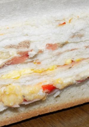 Una foto de Sándwich de miga de choclo