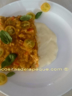 Una foto de Pastel de verduras con fritada de tomatitos cherri y parmentier de queso curado
