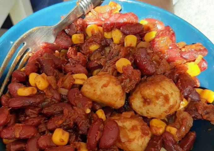 Gnocchi fried with beans and tomato